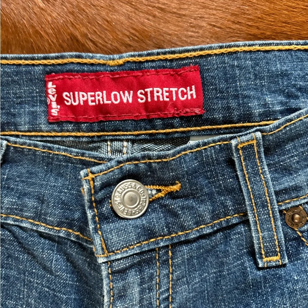 Vintage Y2K Levi's 518 Women's Boot Cut Flared Jeans in Medium Blue Wash - Picture 5 of 12